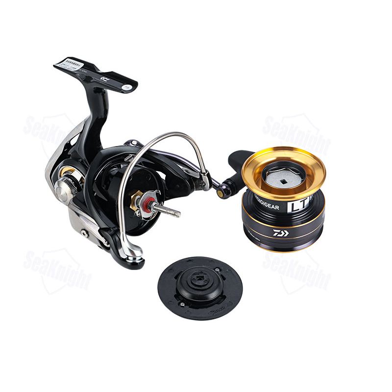 MOLINETE DE PESCA DAIWA LEGALIS LT 4000D-CXH - 5 ROLAMENTOS